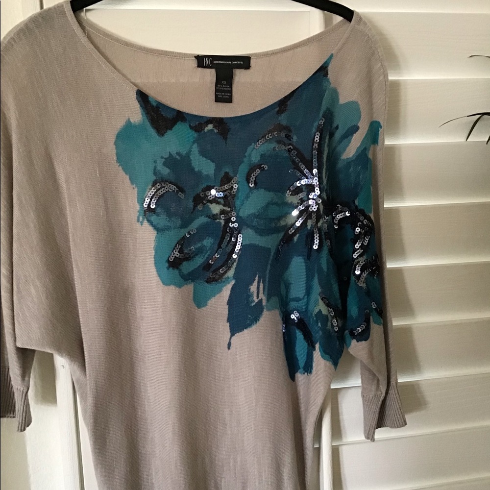 Dolman sleeve sweater with flowers
